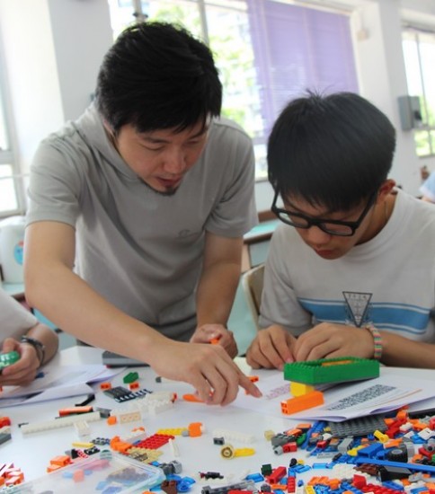 Learning English through Building LEGO 砌積木學英文課程